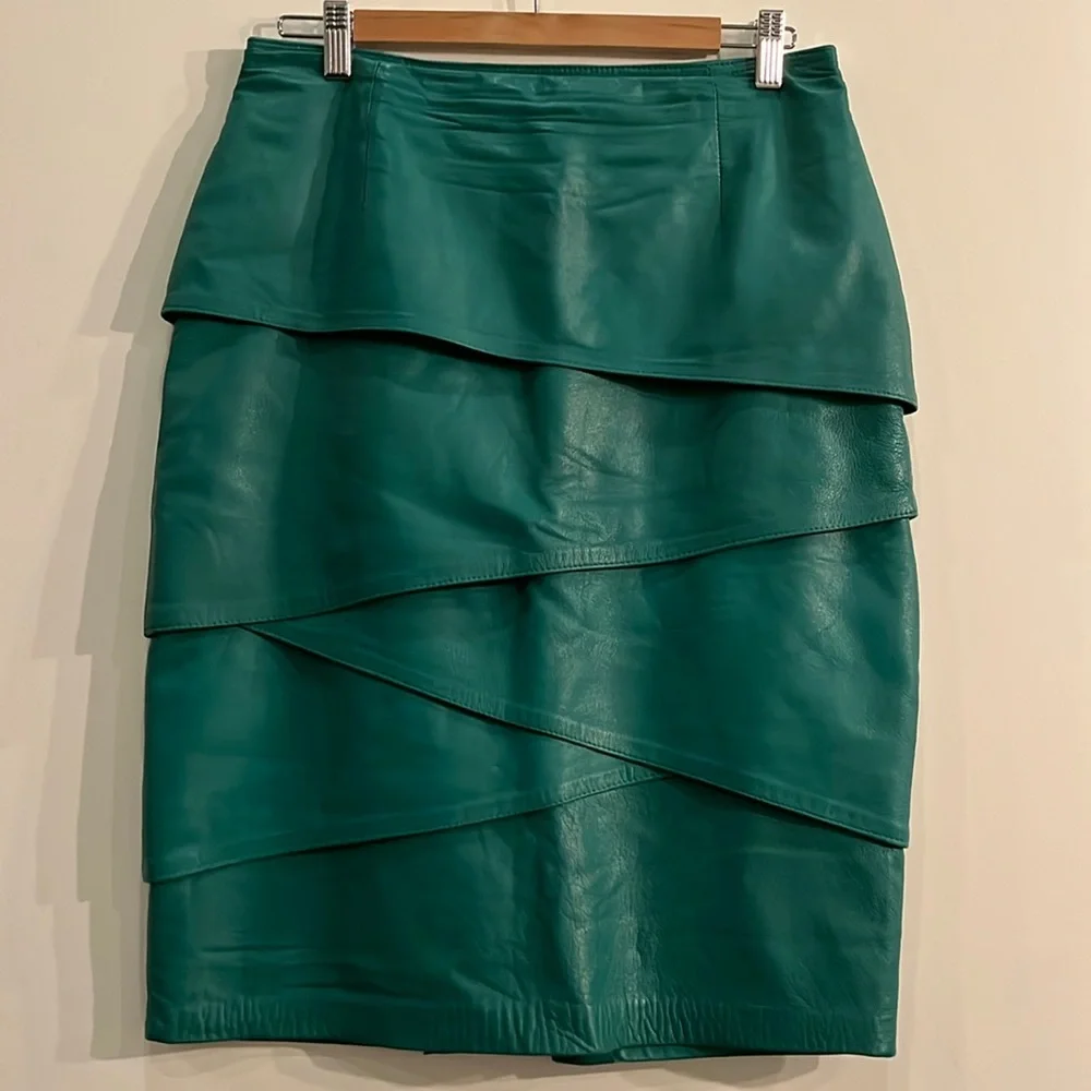 Ladies Green Lambskin Leather Skirt - Picture 1 of 5